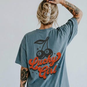 Feeling Lucky Cherry 8 Ball Tee - Trendy Women's graphic tee - Vintage Lucky Girl Aesthetic - Trendy Western 8 Ball - Edgy Cowgirl Shirt afbeelding 5