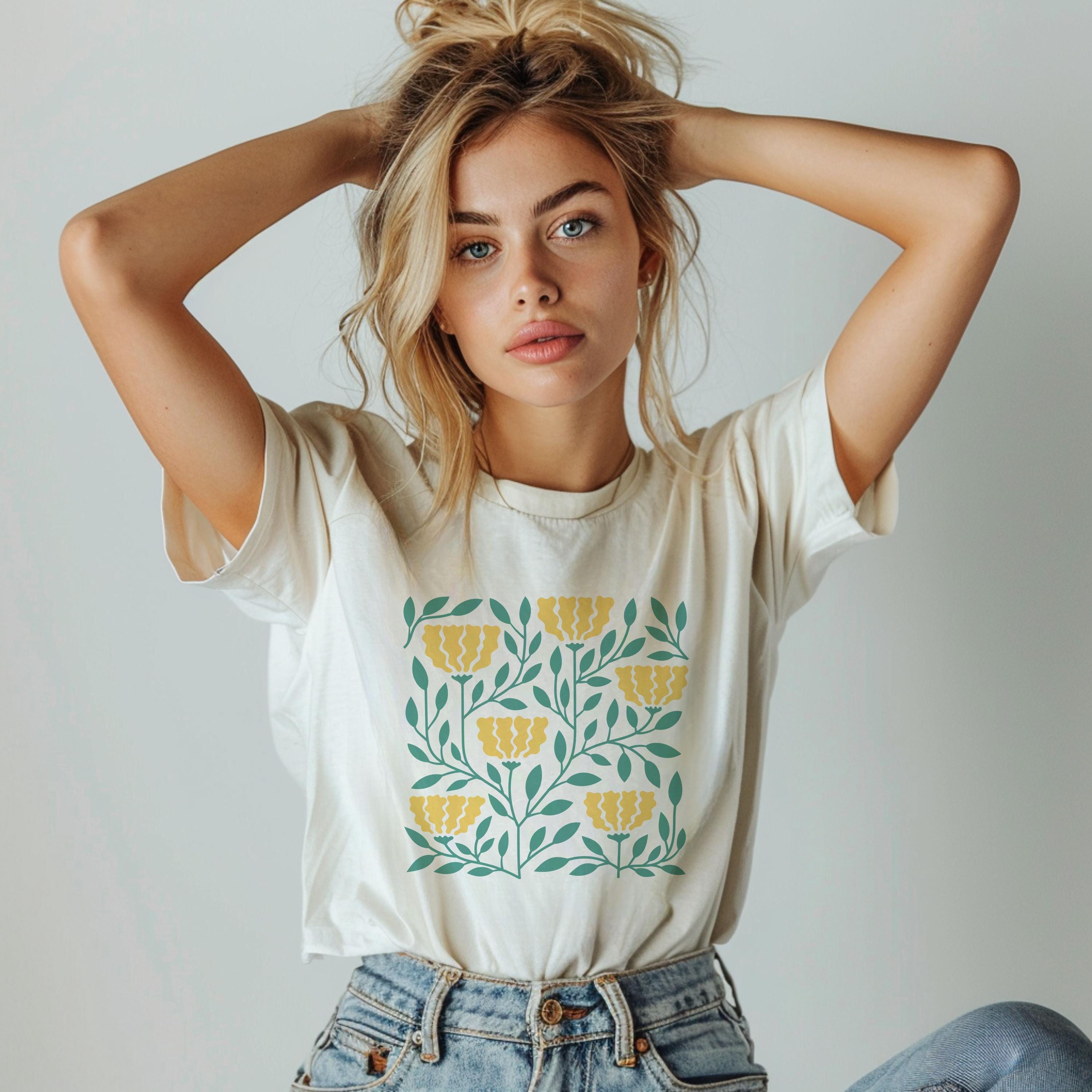 Cropped tshirt Womens Comfort Colors cropped boxy tshirt, Women's simple tee, Cute summer tshirt, abstract flower, flower tshirt
