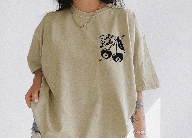 Feeling Lucky Cherry 8 Ball Tee - Trendy Women's graphic tee - Vintage Lucky Girl Aesthetic - Trendy Western 8 Ball - Edgy Cowgirl Shirt afbeelding 6