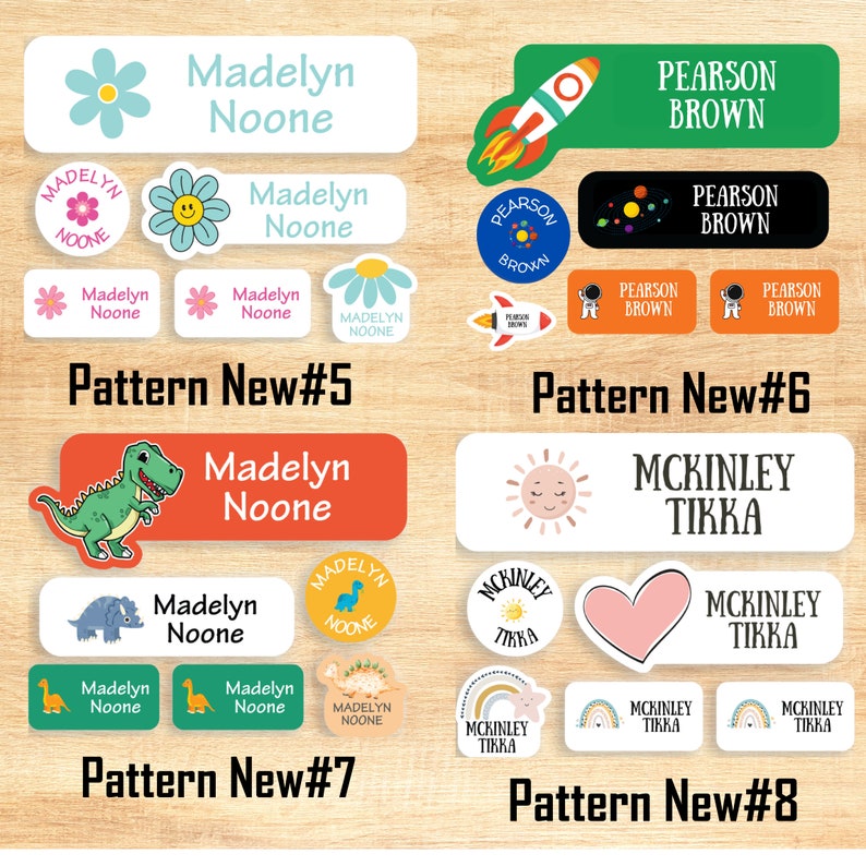 Pu&ograve; includere: Otto modelli diversi di etichette per nomi personalizzate con vari colori e design. Le etichette presentano nomi come Madelyn Noone, McKinley Tikka e Pearson Brown. I design includono dinosauri, fiori, razzi e arcobaleni.