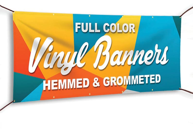 Pode incluir: Uma faixa de vinil colorida com um design geom&eacute;trico. A faixa diz "Full Color Vinyl Banners Hemmed & Grommeted".