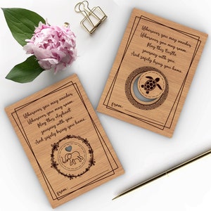 Carte de voyage éléphant/tortue avec jeton contextuel | Porte-bonheur personnalisé | Idée cadeau d'anniversaire pour un ami | Fichiers de découpe SVG prêts pour le laser