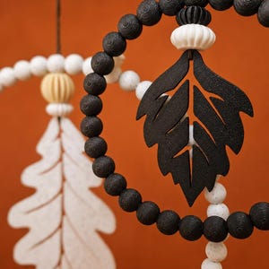 Detailed close-up of the smaller leaf wreath showing the printable bead ring, leaf insert and separate decorative bead components.