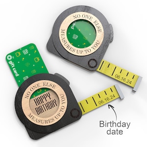 Nadie está a la altura de usted / Titular de la tarjeta de regalo de feliz cumpleaños / Regalos personalizados para papá, padre, abuelo, esposo / Archivos cortados con láser