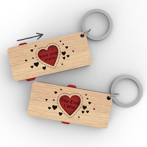 Kocham cię bardziej Na końcu wygrywam | Brelok z wiadomością | Prezent na Walentynki | Glowforge | Pliki Svg Laser-Ready Cut