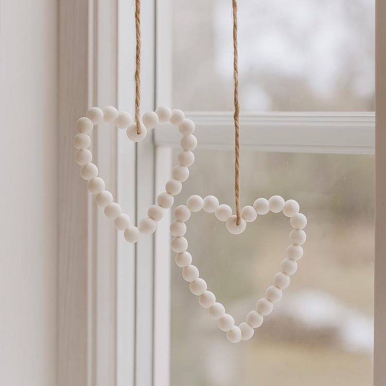 Two sizes of heart wreath 3D printed in white PLA with jute twine – Valentine wedding Christmas décor