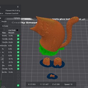 Puede incluir: Vista previa de un modelo 3D en una pantalla de ordenador, que muestra un objeto marr&oacute;n y verde con una cola larga y dos formas redondas. La interfaz muestra el tiempo de impresi&oacute;n, el peso del filamento y otros detalles t&eacute;cnicos.