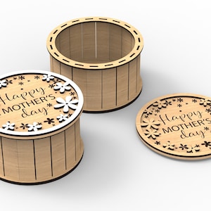 Könnte beinhalten: Eine Holzkiste mit Deckel, verziert mit einem Blumendesign und dem Text "Happy Mother's Day".
