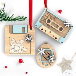 90er Jahre Retro Weihnachtsbaumschmuck aus Holz | SVG-Datei-Bundle - 3er-Set | Laserfertige Schnittdateien | SOFORTIGER DOWNLOAD