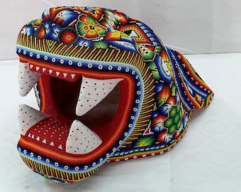 メキシコのウイチョル族のビーズ細工のジャガーの頭、Mayola Villa 作