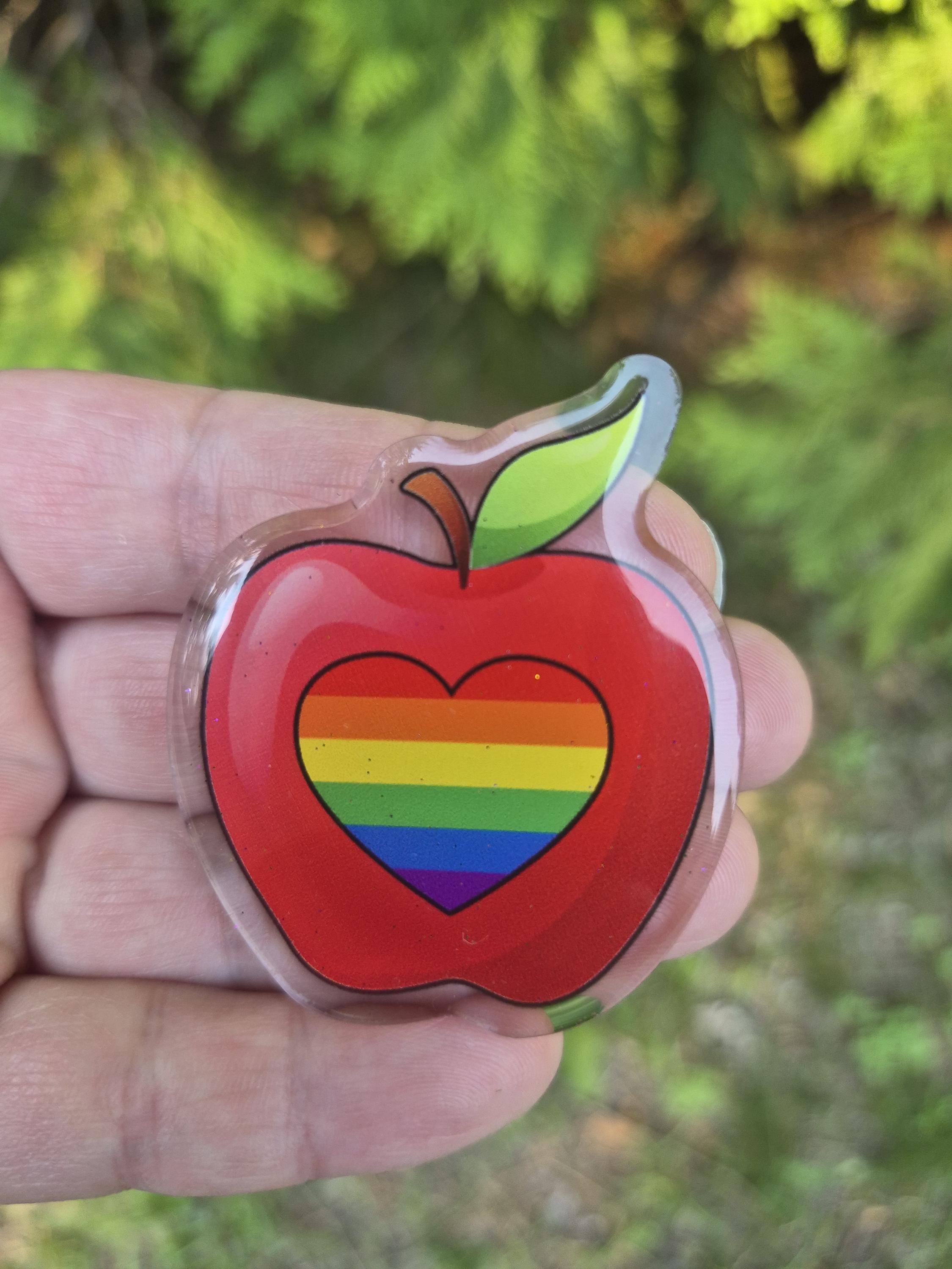 アップル　レインボー　キーホルダー Rainbow Apple Pin - Etsy