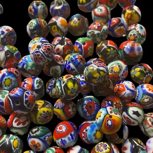 Q35, perle di vetro Millefiori Ercole Moretti da 8 mm, Millefiori vintage, perla veneziana Ercole Moretti Millefiori di Murano. Anni '50. Conf.35.