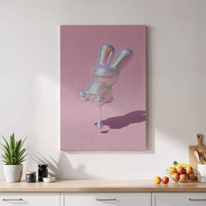 Chrome Bunny Wandbild, Pink Melting Toy Leinwand Druck, Y2K niedliches Zimmerdekor, holografische Skulptur Kunstwerk, gerahmtes surreales Pop Kunstwerk