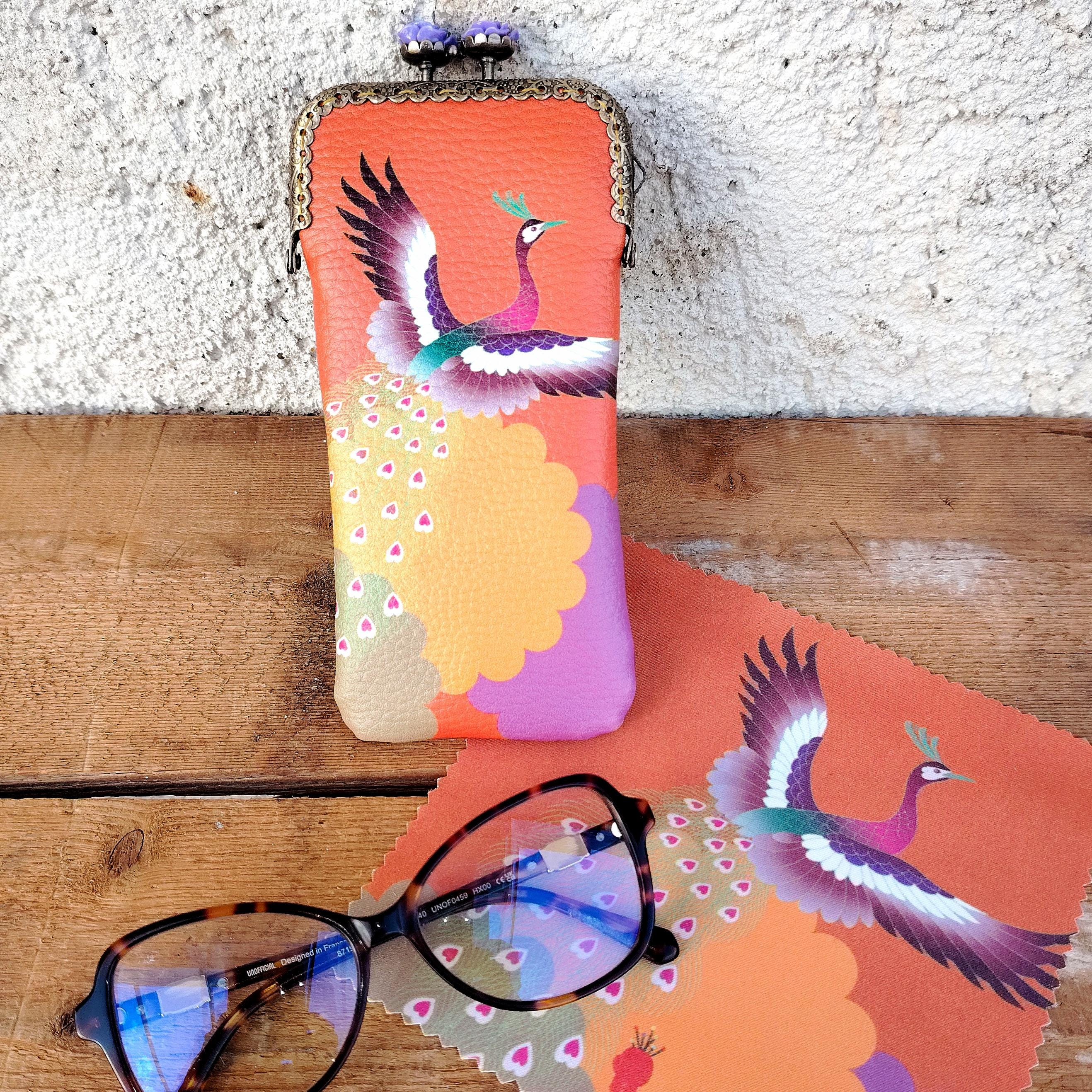 Retro-style glasses case, in printed coated canvas I Antique brass clasp in old-style decorated with purple roses I Peacock motif I Japan