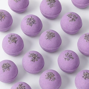 Vegan Bath Bombs | Essential Oil Scents | Spa Gift Set for Her | Bath Bomb Gift 12pk Lavender Berg