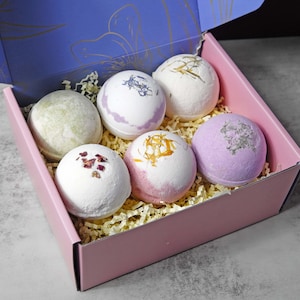 Blossom Bath Bomb Gift Box| Spa Gift for her| Essential Oil Scented| Birthday Box