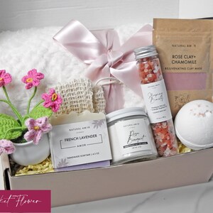 Regalo de cumpleaños para ella / Caja de regalo de spa acogedora con jabón, vela y sales de baño / Set de autocuidado Blanket Flower