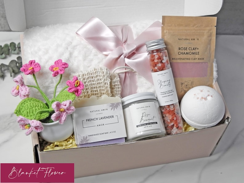 Regalo de cumpleaños para ella / Caja de regalo de spa acogedora con jabón, vela y sales de baño / Set de autocuidado Blanket Flower