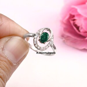 Anillo de piedra arenisca verde: delicado anillo de racimo, anillo de compromiso nupcial de corte ovalado, delicada joyería para mujer, regalo de Navidad perfecto