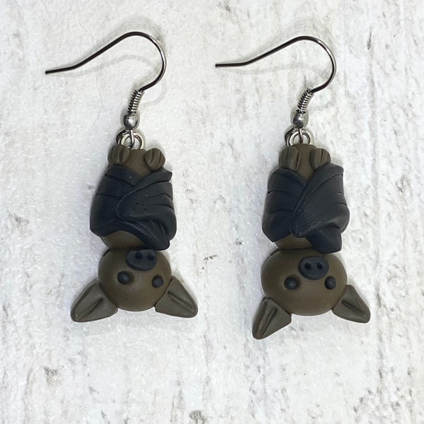 Boucles d'oreilles pendantes chauve-souris en pâte fimo marron noir fantaisie fantaisie magique funky funky goth wicca pagan