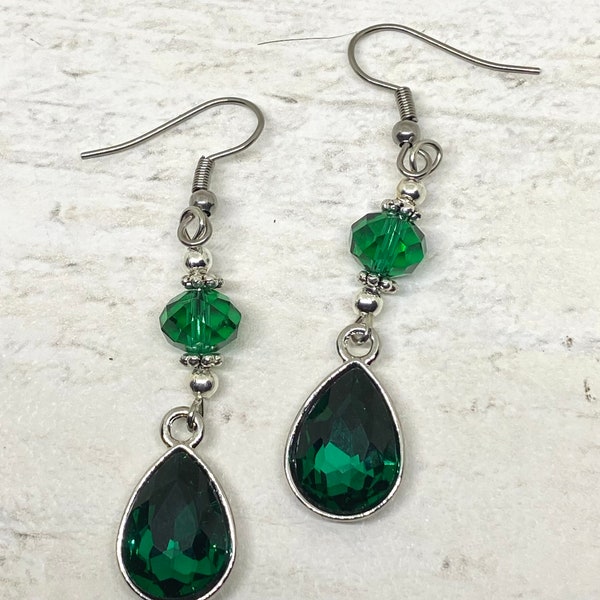 Pair of emerald green teardrop beaded earrings pretty cute fashion trendy goth love drop dangle classic novelty