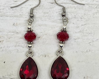 Pair of blood red teardrop beaded earrings pretty cute fashion trendy goth love drop dangle classic novelty wicca