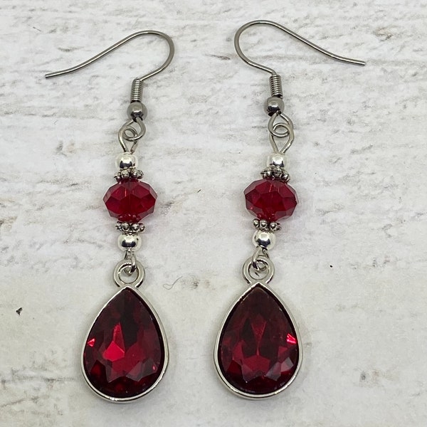 Pair of blood red teardrop beaded earrings pretty cute fashion trendy goth love drop dangle classic novelty wicca