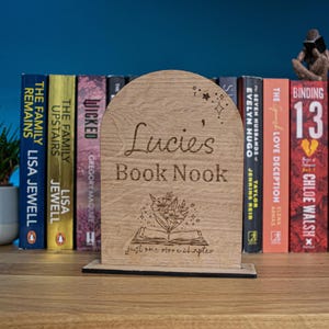 Personalisierte Bücherregal Zeichen, Buchbibliothek Dekor, Geschenk für Buchliebhaber, Bücherwurm Dekor, Buch Nook Dekor, benutzerdefinierte Holzbibliothek Zeichen