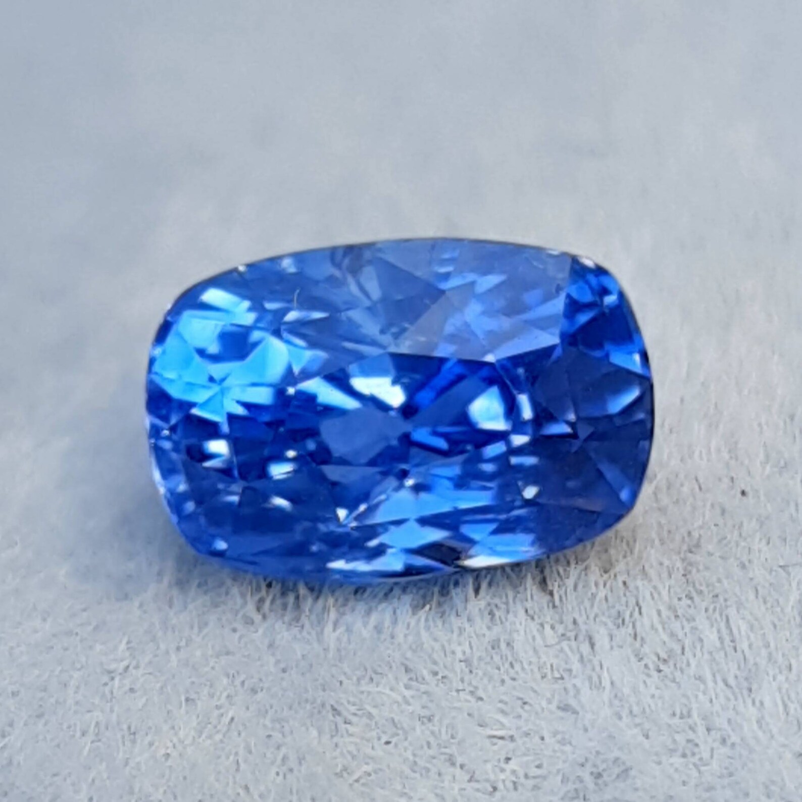 1.50 carat cornflower blue sapphire Ceylon sapphire ring | Etsy