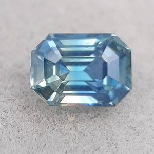 0.64 carat peacock sapphire for engagement ring - Loose gemstone for ring making - Blue green sapphire - Bicolor sapphire