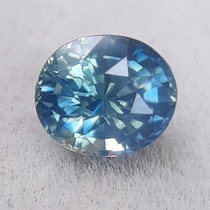 0.88 carat Peacock sapphire for engagement ring - Loose gemstone for ring making - Blue green sapphire - Bicolor sapphire