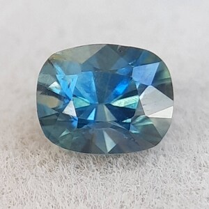 0.91 carat Peacock sapphire for engagement ring - Loose gemstone for ring making - Blue green sapphire - Bicolor sapphire