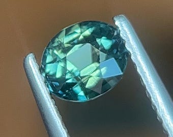 0.75 carat Green sapphire for engagement ring - Loose gemstone for ring making - Blue green sapphire