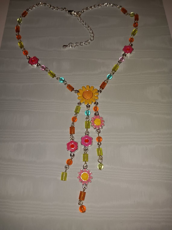 Daisy Drop Necklace Perfect for Spring and Summer!