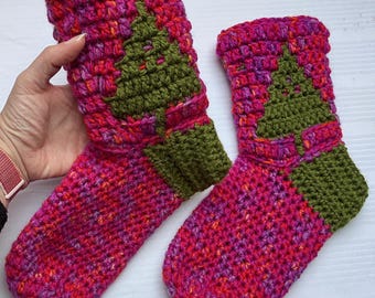Crochet Christmas Sock-Slippers: Warmth and Style in Mosaic