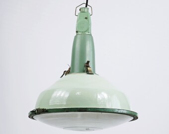 Lampada a sospensione vintage industriale in porcellana smaltata verde / lampada sovietica russa URSS con vetro