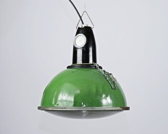 Lampada sovietica in smalto verde con cupola in vetro / Lampadario vintage URSS con paralume in bachelite / Lampada a sospensione industriale URSS nuova di zecca