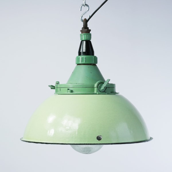 lampe industrielle vintage avec abat-jour en émail | Suspension verte soviétique de l'URSS | Lustre de plafond industriel abat-jour éclairage industriel