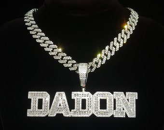 Pendentifs de nom personnalisés Big Loop avec chaîne à maillons cubains, collier de nom personnalisé de lettres de baguettes glacées, bijoux hip hop, cadeau d'anniversaire pour lui