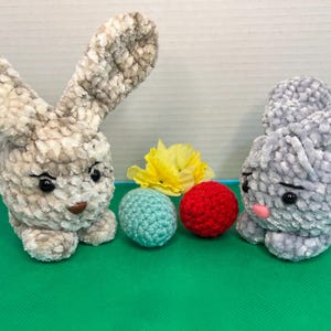 Conejito de Pascua con huevos de crochet: Decoración navideña imagen 8