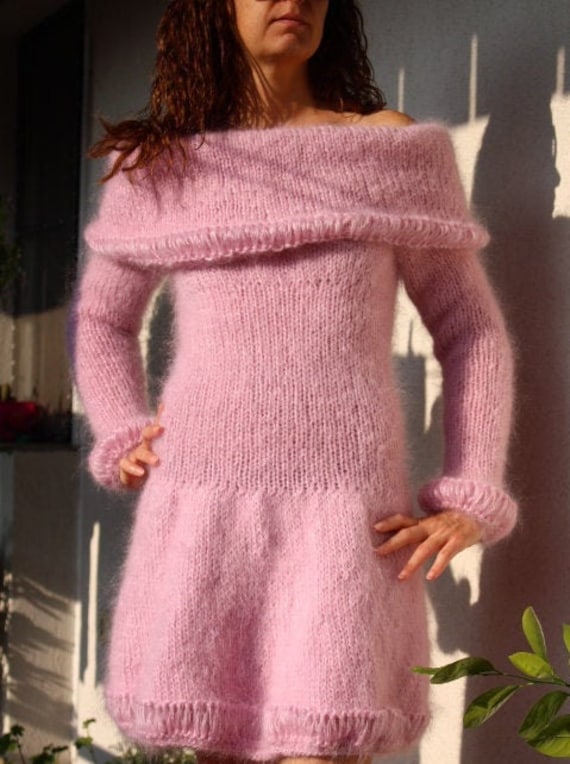 Pink fuzzy sweater outfit 2025
