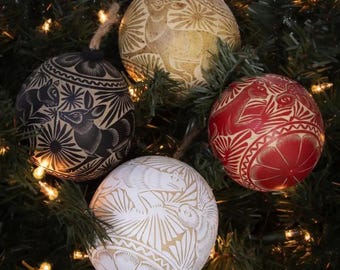 Jícara Natural Hand-Carved Round Christmas Ornament