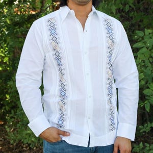 Brisa Embroidered Guayabera