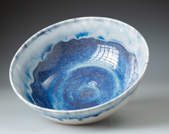 Large bowl in blue/white 21cm