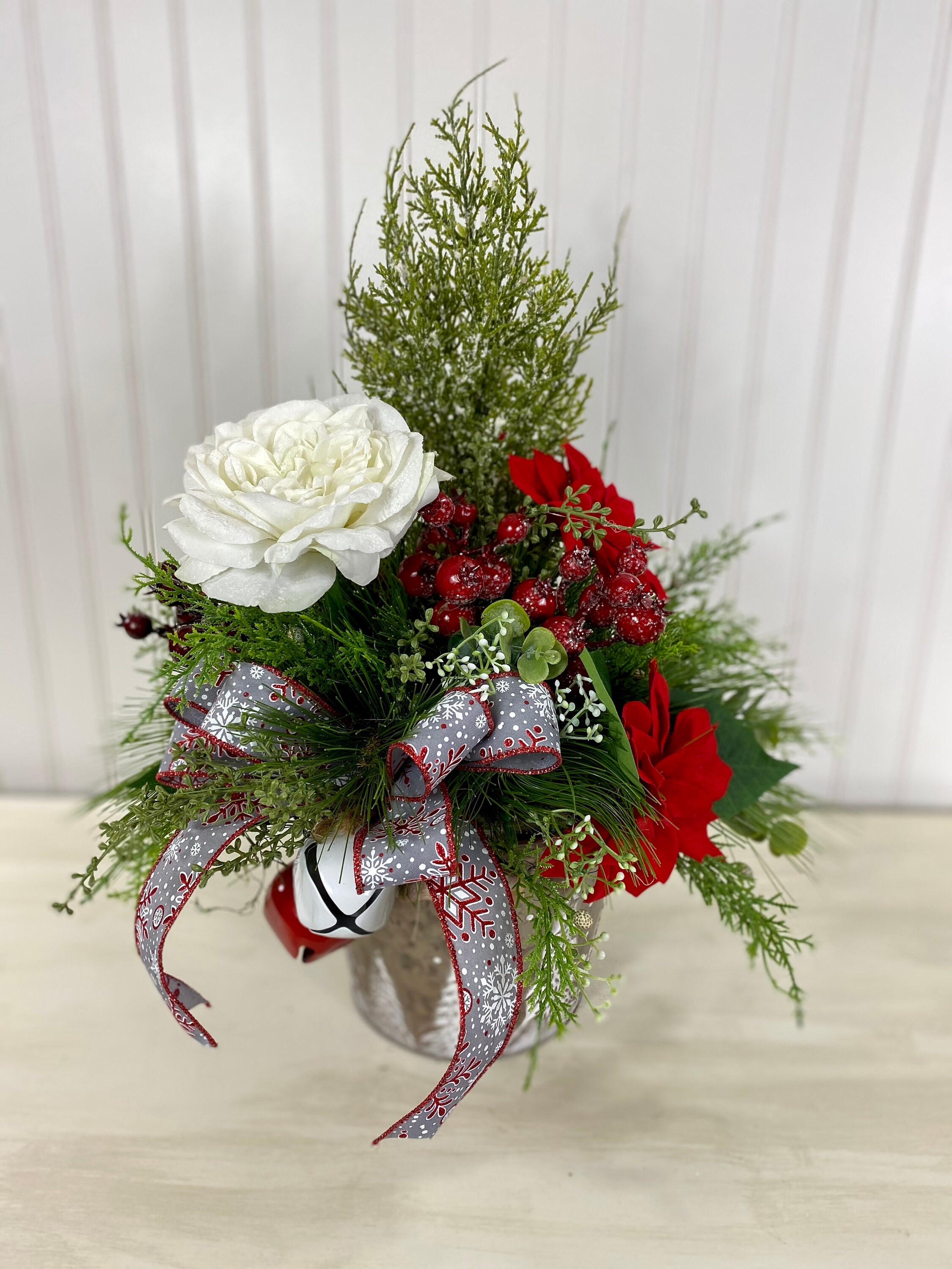 White christmas flower arrangements deals
