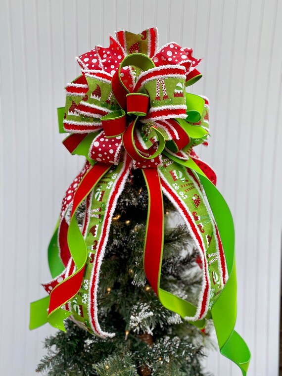 Green Christmas Tree With Gold Box & Red Ribbon Ornaments Canvas