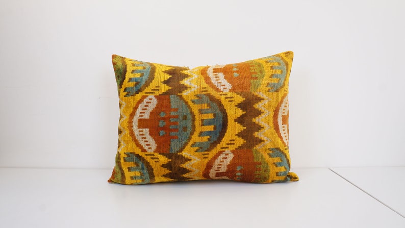 BODRUMPILLLOW Ikat Velvet Pillow Cover - Thumbnail 2