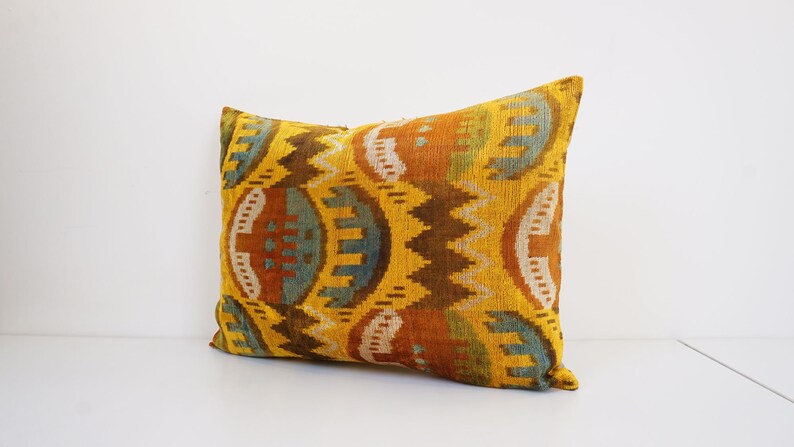 BODRUMPILLLOW Ikat Velvet Pillow Cover - Thumbnail 3