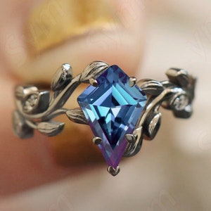 Kite Shape Alexandrite Engagement Gold Ring, Alexandrite Black Gold Ring for Love, Vintage art deco Alexandrite Wedding Gold Ring, Gift her