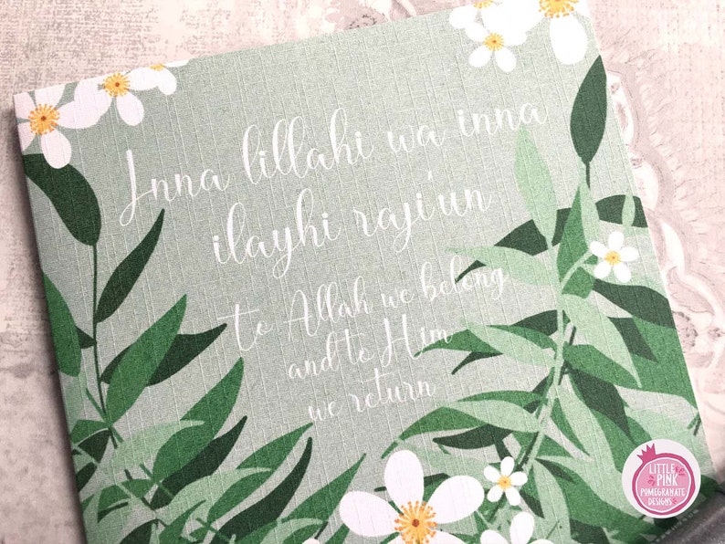 Puede incluir: Una tarjeta verde y blanca con un dise&ntilde;o floral y el texto "Inna lillahi wa inna ilayhi raji'un to Allah we belong and to Him we return".